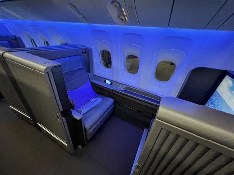 ana b773|ANA First Class Suites Review: B777.